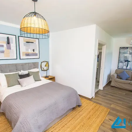 222 - Noches De Luna By Now Ltd *